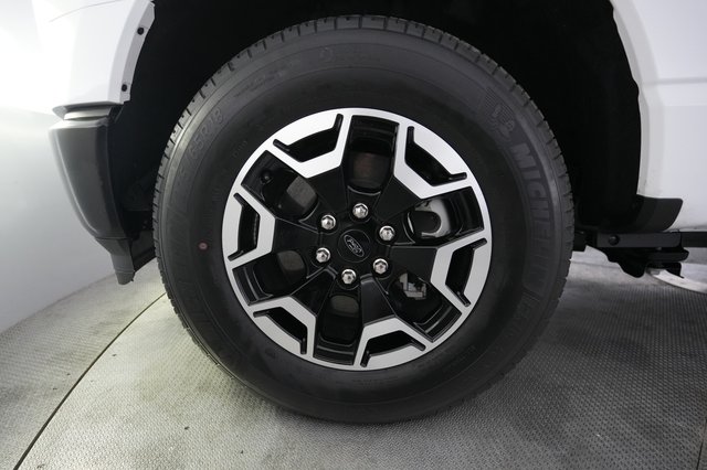 2023 Ford F-150 Lightning — photo 9 of 18