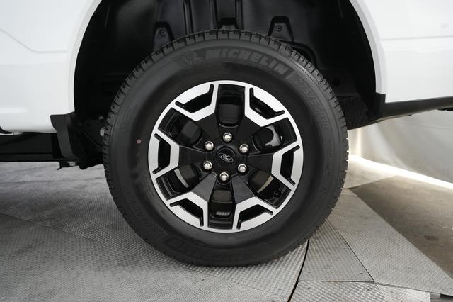 2023 Ford F-150 Lightning — photo 7 of 18