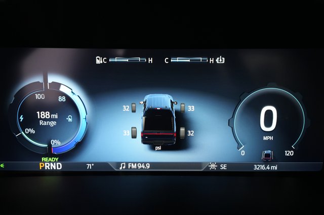 2023 Ford F-150 Lightning — photo 5 of 18