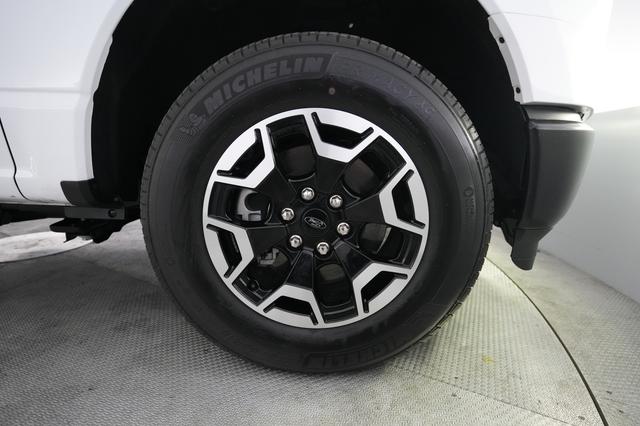 2023 Ford F-150 Lightning — photo 10 of 18
