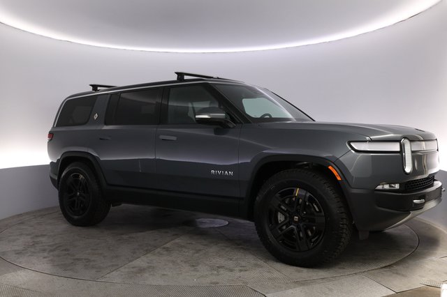 2024 Rivian R1S — photo 11 of 26