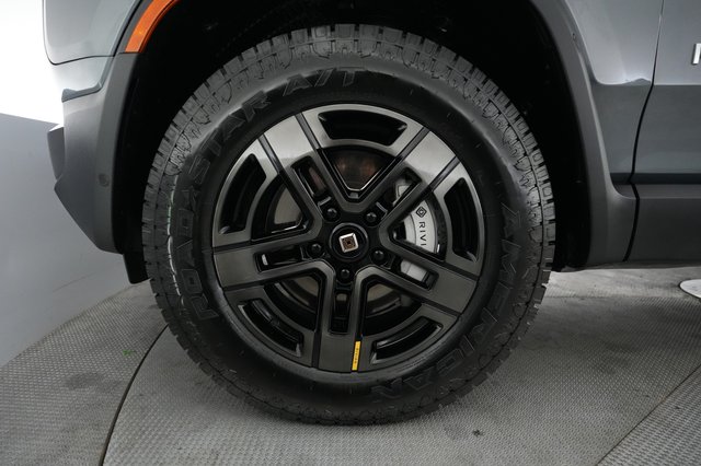 2024 Rivian R1S — photo 15 of 26