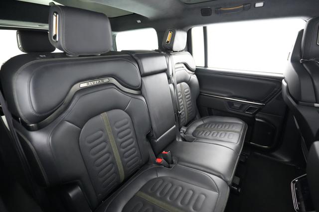 2024 Rivian R1S — photo 4 of 26