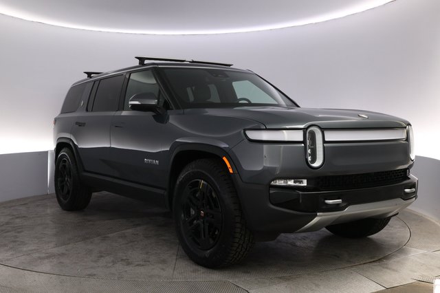 2024 Rivian R1S — photo 10 of 26