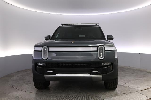 2024 Rivian R1S — photo 9 of 26