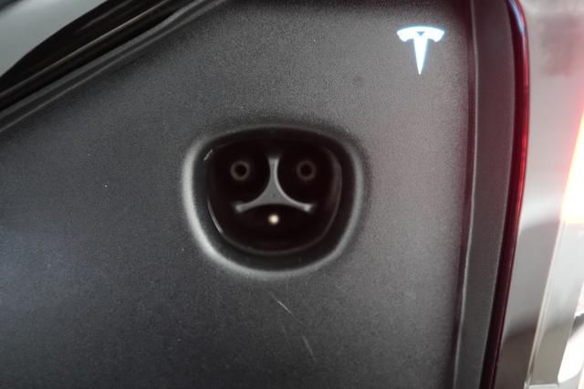 2023 Tesla Model X — photo 8 of 29