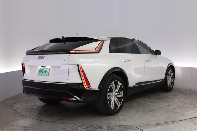 2024 Cadillac Lyriq — photo 2 of 29