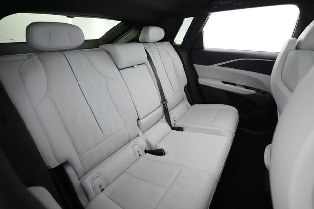 2024 Cadillac Lyriq — photo 4 of 23