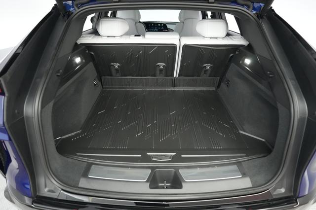 2024 Cadillac Lyriq — photo 6 of 23
