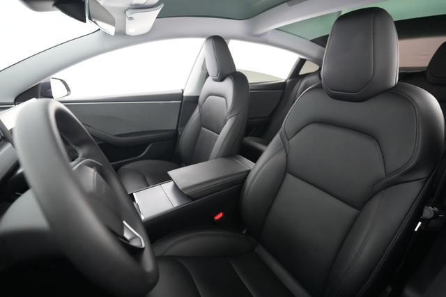 2025 Tesla Model 3 — photo 3 of 21