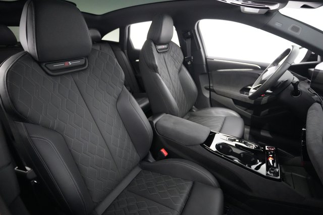 2025 Audi S6 e-tron — photo 18 of 29