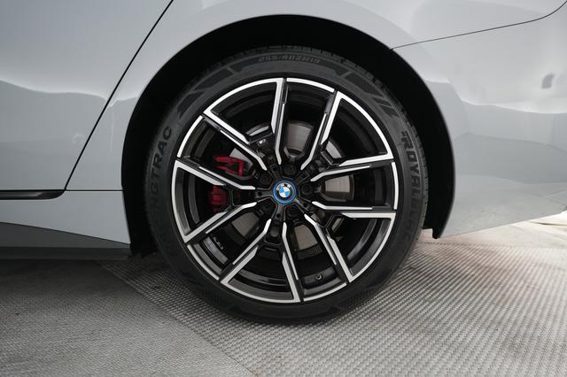 2023 BMW i4 — photo 7 of 20