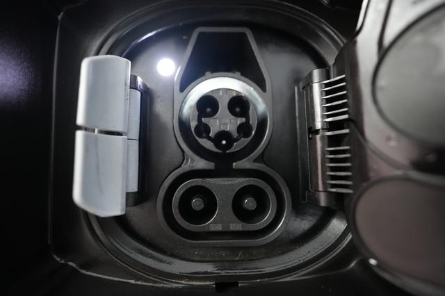 2023 BMW i4 — photo 8 of 20