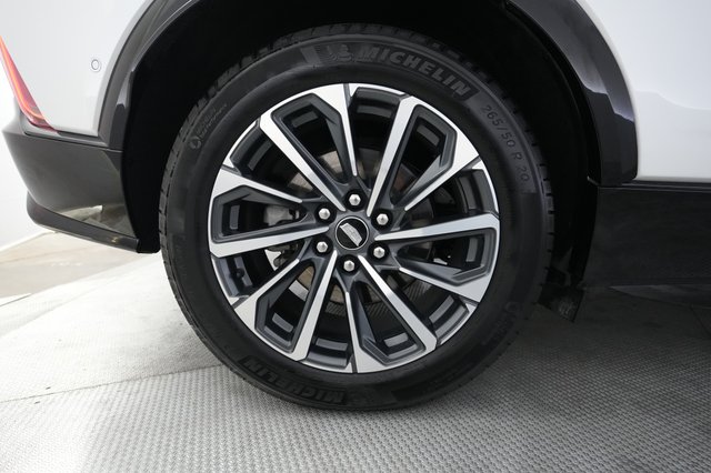 2024 Cadillac LYRIQ — photo 17 of 23