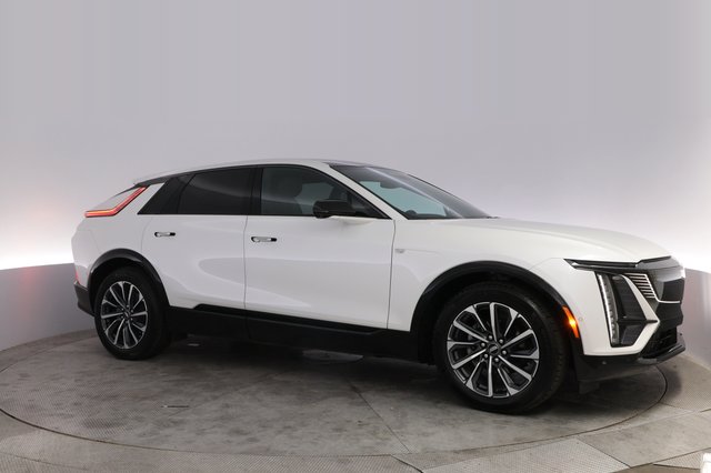 2024 Cadillac LYRIQ — photo 11 of 23