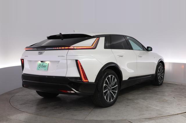 2024 Cadillac LYRIQ — photo 2 of 23