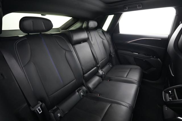 2024 Cadillac LYRIQ — photo 4 of 23