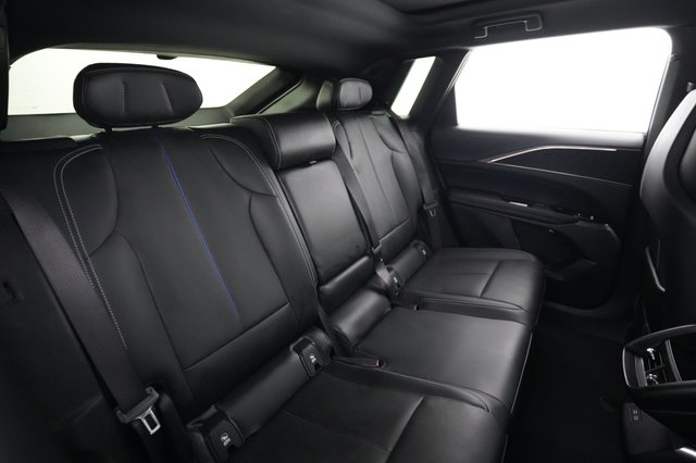 2024 Cadillac LYRIQ — photo 4 of 23