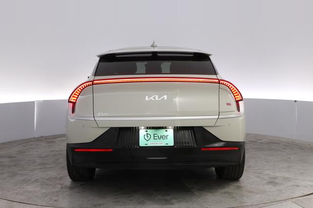 2024 Kia EV6 — photo 8 of 21