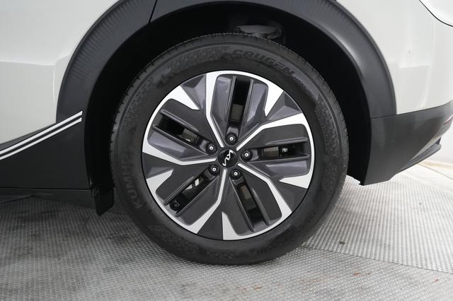 2024 Kia EV6 — photo 7 of 21