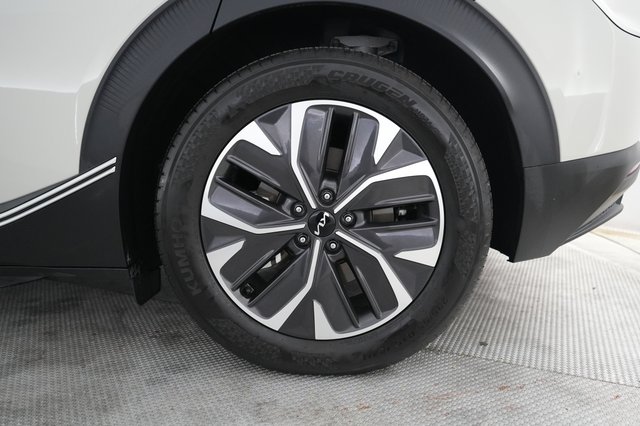 2024 Kia EV6 — photo 7 of 21
