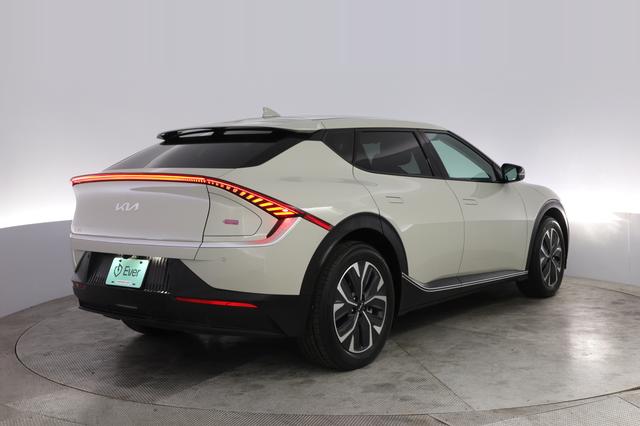 2024 Kia EV6 — photo 2 of 21
