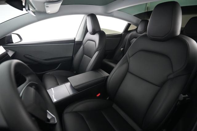 2025 Tesla Model 3 — photo 3 of 26