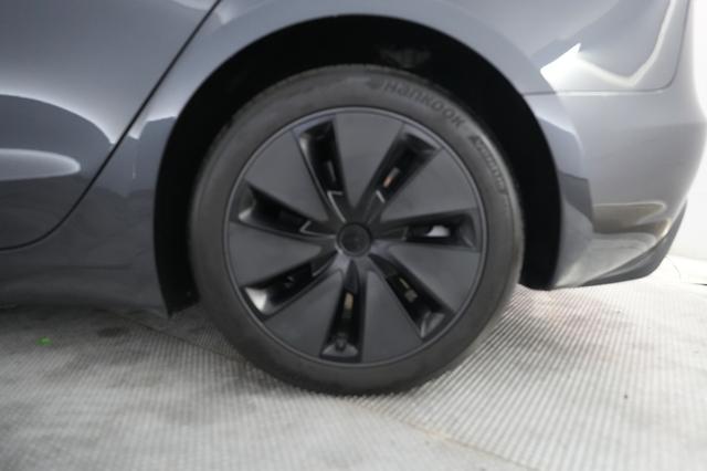 2025 Tesla Model 3 — photo 7 of 26