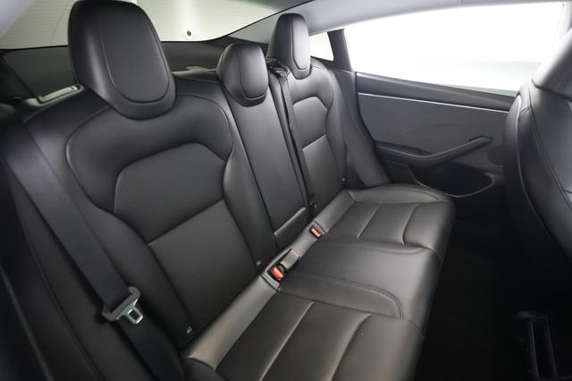 2025 Tesla Model 3 — photo 4 of 26