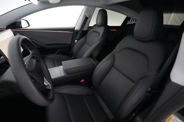 2025 Tesla Model 3 — photo 3 of 23