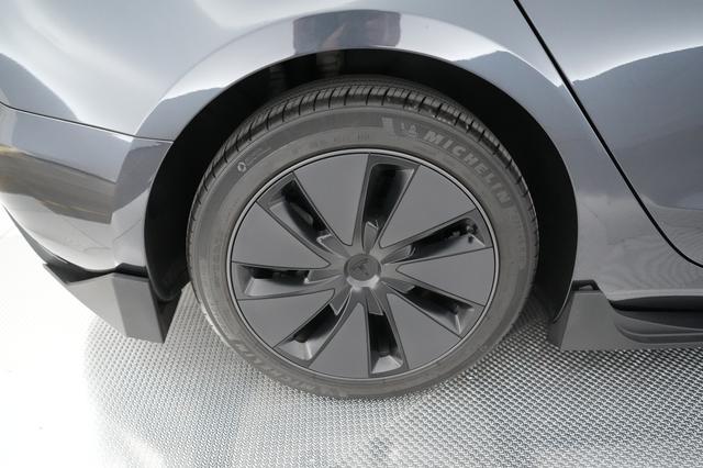 2025 Tesla Model 3 — photo 7 of 23