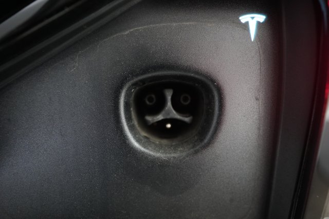 2024 Tesla Model X — photo 8 of 32