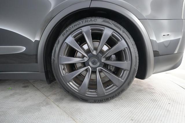 2024 Tesla Model X — photo 7 of 32