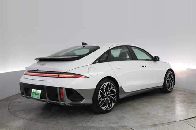 2024 Hyundai IONIQ 6 — photo 2 of 21