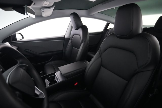 2025 Tesla Model 3 — photo 3 of 23