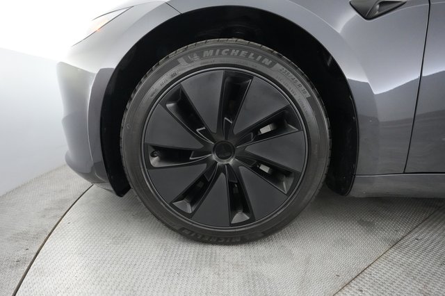 2025 Tesla Model 3 — photo 14 of 23