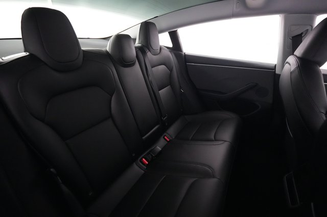 2025 Tesla Model 3 — photo 4 of 23