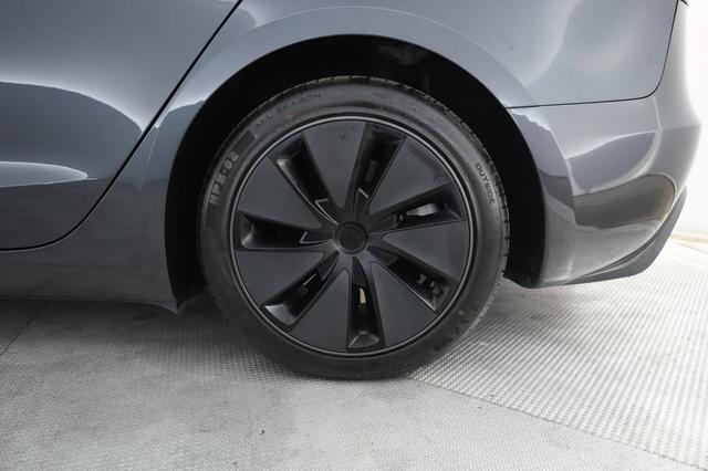 2025 Tesla Model 3 — photo 7 of 23