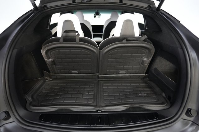 2023 Tesla Model X — photo 6 of 24