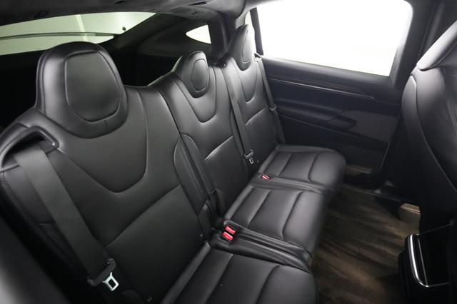 2023 Tesla Model X — photo 4 of 21