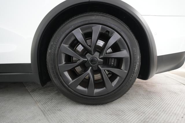 2023 Tesla Model X — photo 7 of 21