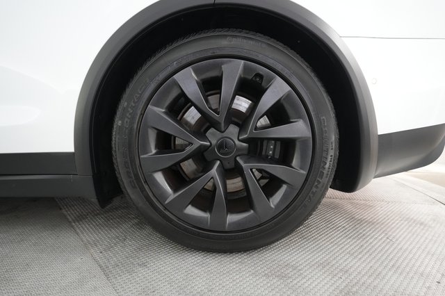 2023 Tesla Model X — photo 7 of 21