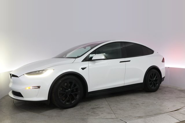 2023 Tesla Model X — photo 14 of 21