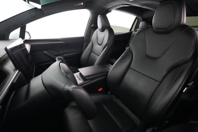 2023 Tesla Model X — photo 3 of 21
