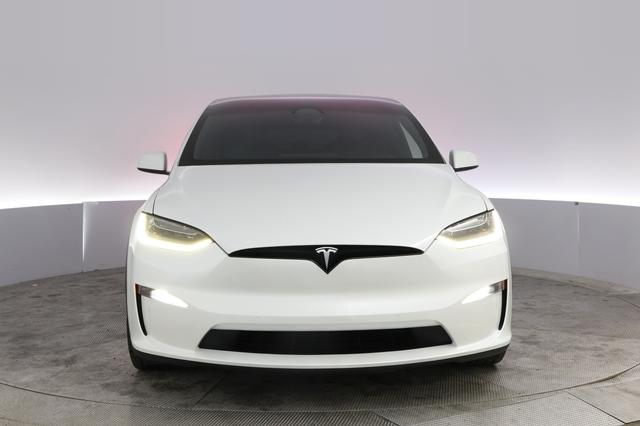 2023 Tesla Model X — photo 9 of 21