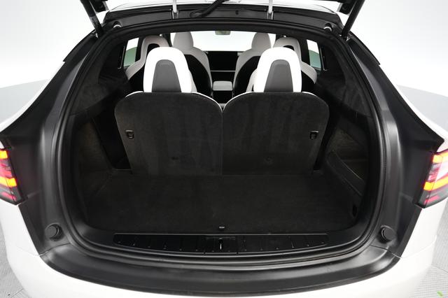 2022 Tesla Model X — photo 6 of 22