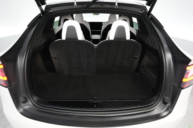 2022 Tesla Model X — photo 6 of 22