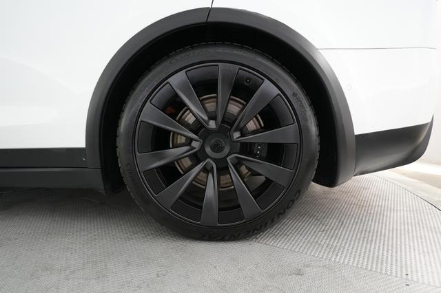 2022 Tesla Model X — photo 7 of 22