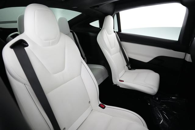 2022 Tesla Model X — photo 4 of 22