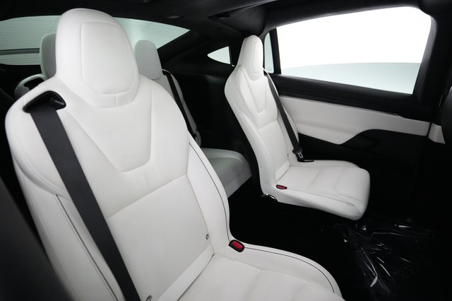 2022 Tesla Model X — photo 4 of 22